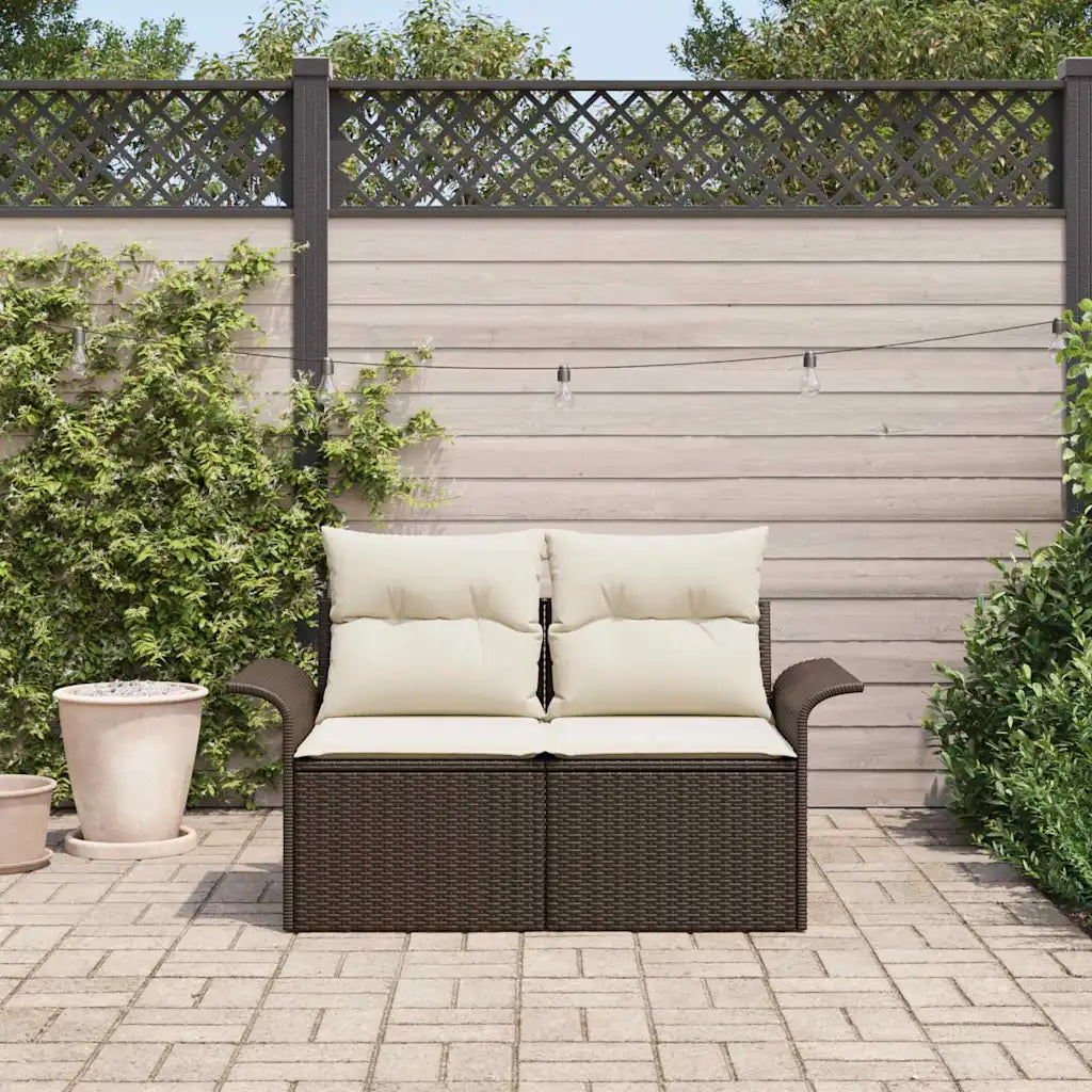 Canapé de jardin 2 places avec coussins crème sur fond noir, contraste élégant pour terrasse moderne
