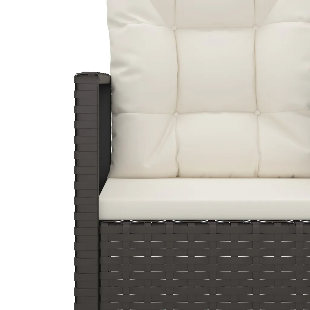 Ensemble complet de jardin noir et blanc sur balcon contemporain.