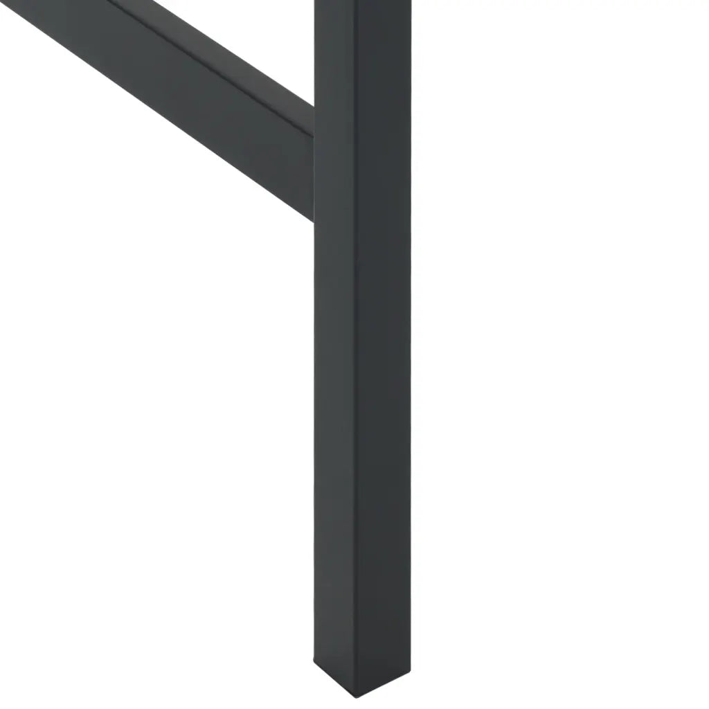 zoom sur le pied de cette table de jardin en acier