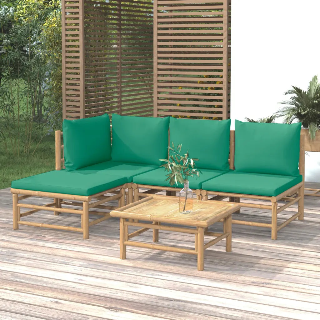 Un Salon de Jardin en Bambou confortable et joli avec ses coussins vert.