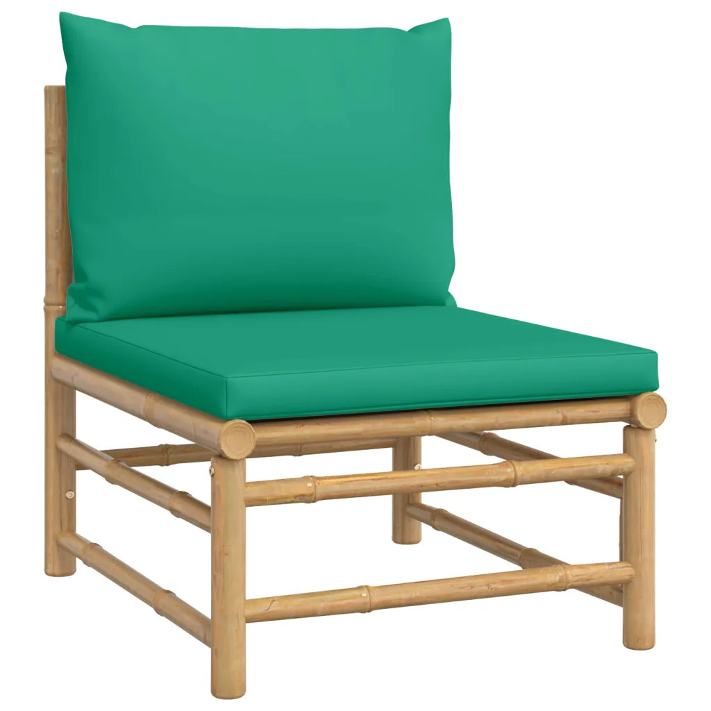 Un Salon de Jardin en Bambou confortable et joli avec ses coussins vert.