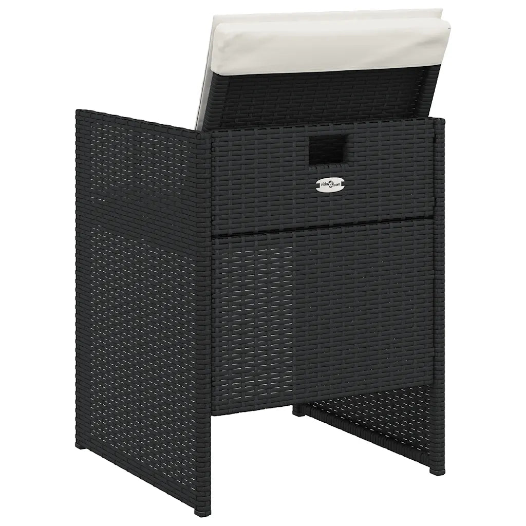 Détail dossier rabattable chaise encastrable rotin noir avec coussin blanc crème fixé