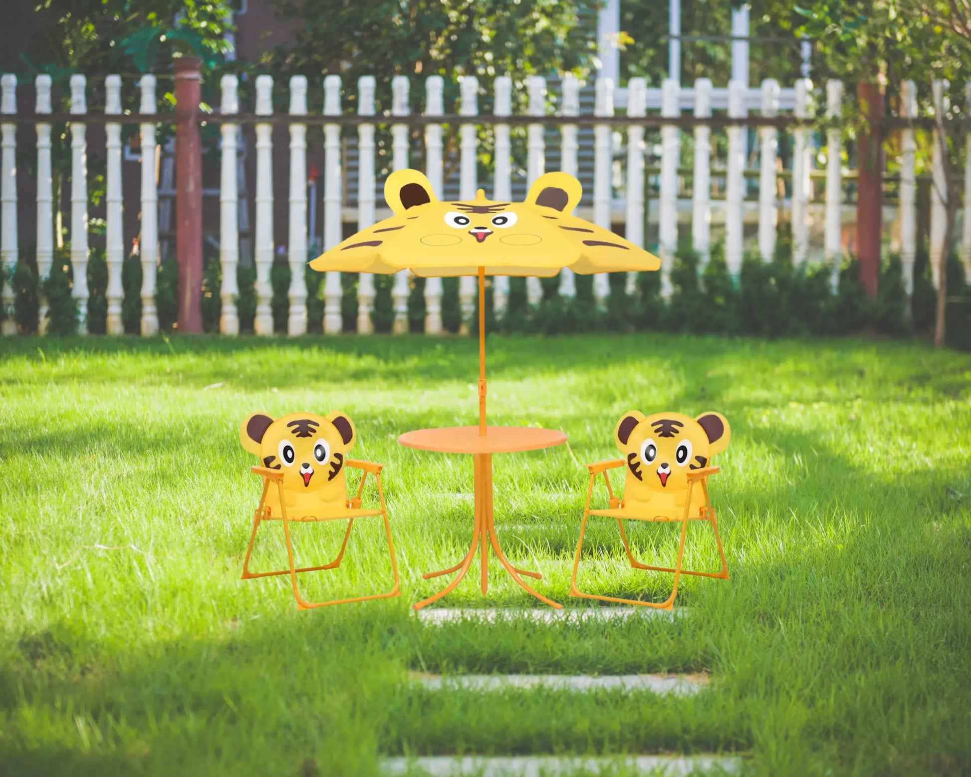 Un Salon de Jardin pour Enfants pas cher et disponible en plusieurs variantes.