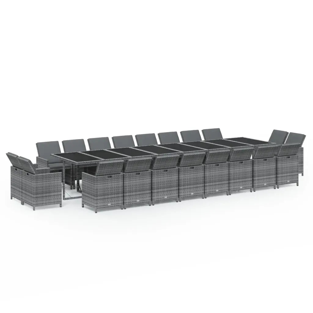 Vue d'ensemble de la table avec toutes les chaises