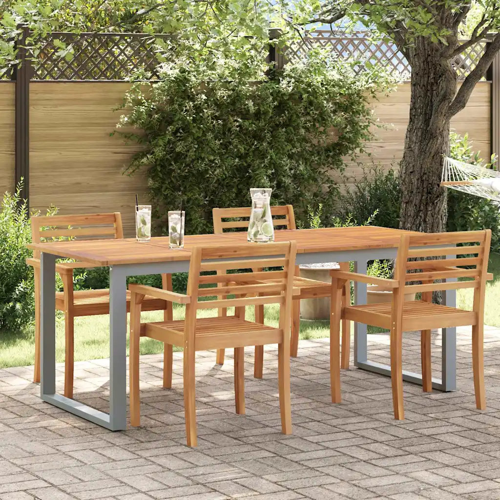 Table terrasse bois acacia 8 personnes dans jardin aménagé avec chaises